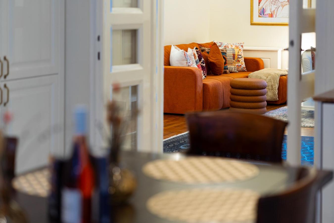 Magical Danube view in a spacious two bedroom suite next to Parliament