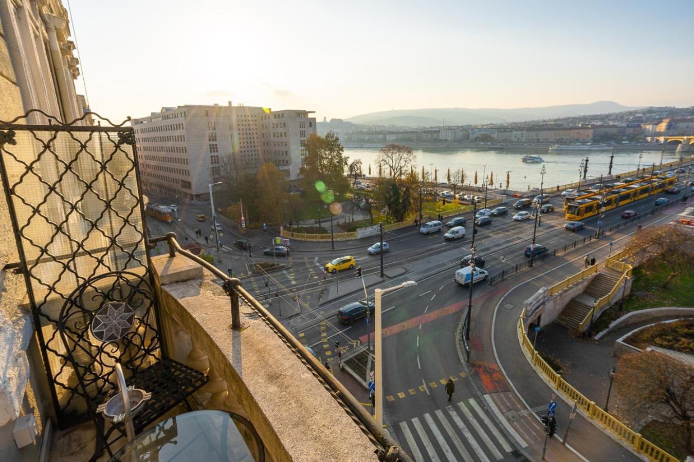 Magical Danube view in a spacious two bedroom suite next to Parliament