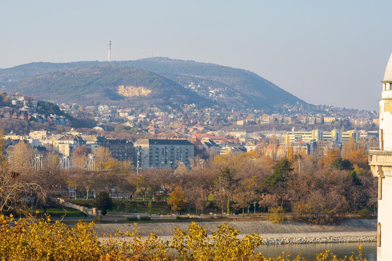 Magical Danube view in a spacious two bedroom suite next to Parliament