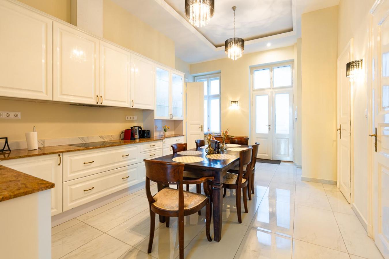 Magical Danube view in a spacious two bedroom suite next to Parliament