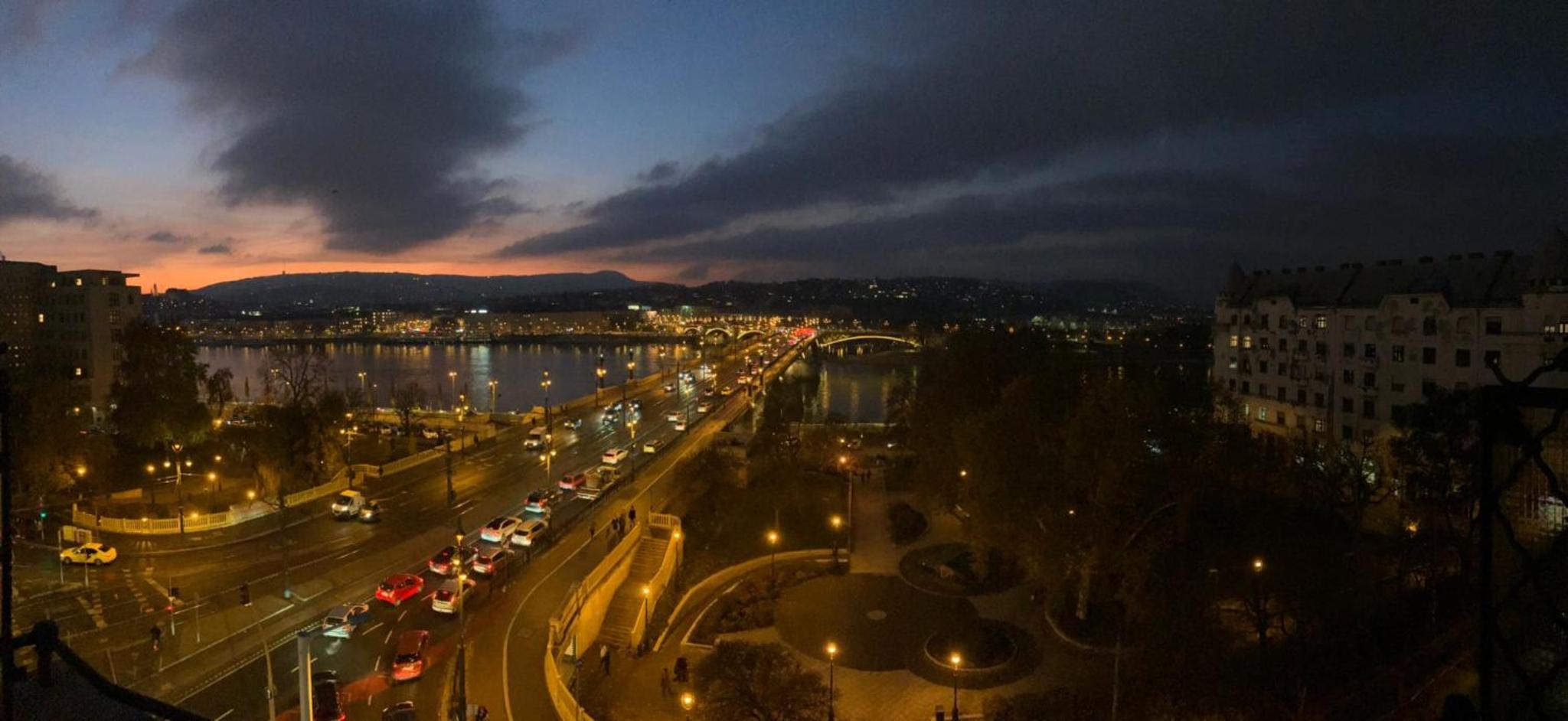 Magical Danube view in a spacious two bedroom suite next to Parliament