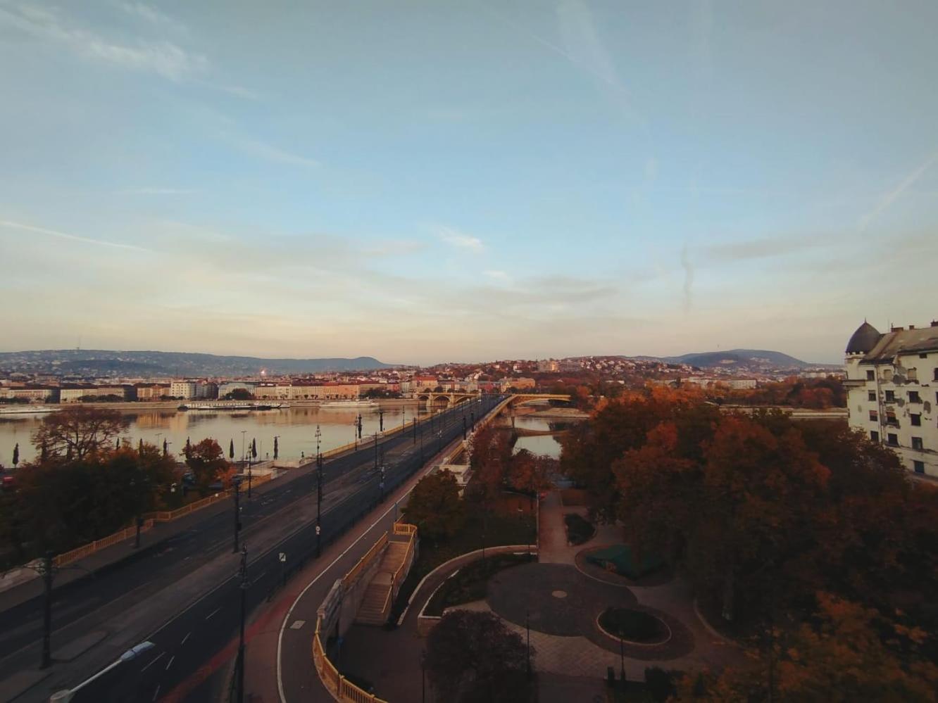 Magical Danube view in a spacious two bedroom suite next to Parliament