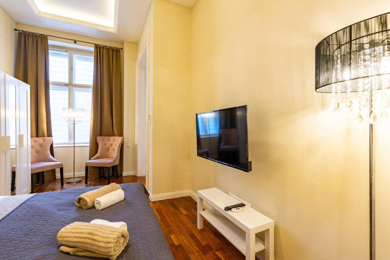 Magical Danube view in a spacious two bedroom suite next to Parliament