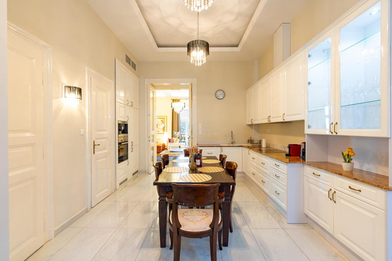 Magical Danube view in a spacious two bedroom suite next to Parliament