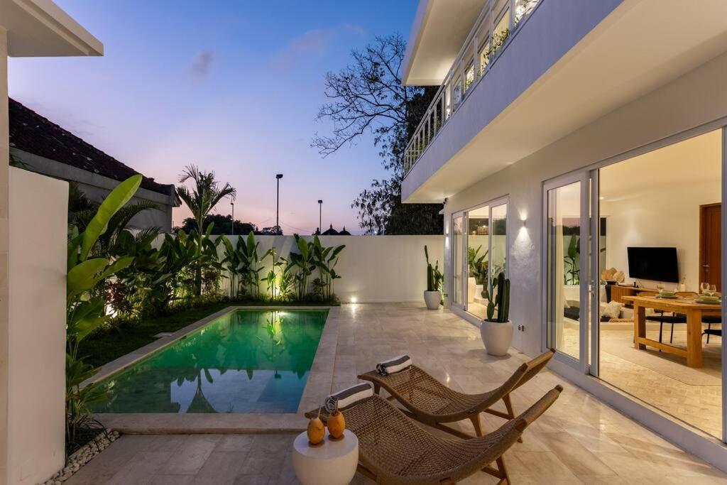 Villa Eleven Canggu - Peaceful Luxury 3 Bedroom Villa with home office, 9min to Beach view 2