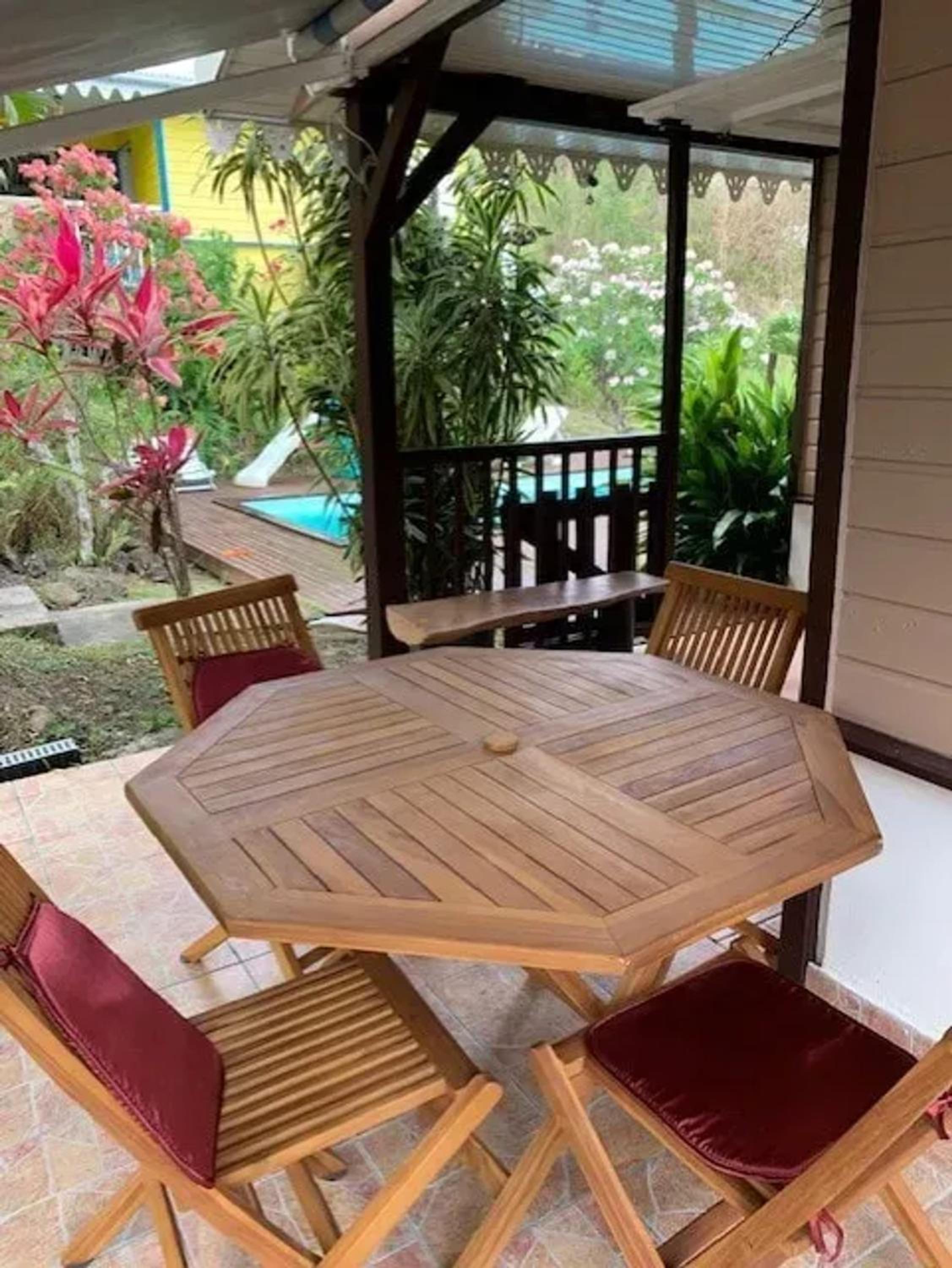 Bungalow accueillant à Le Diamant avec piscine partagée view 3