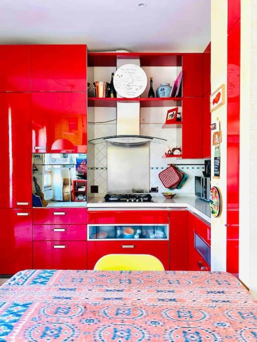 Artistic 2-bedroom condo