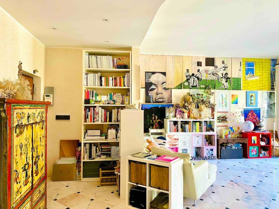 Artistic 2-bedroom condo