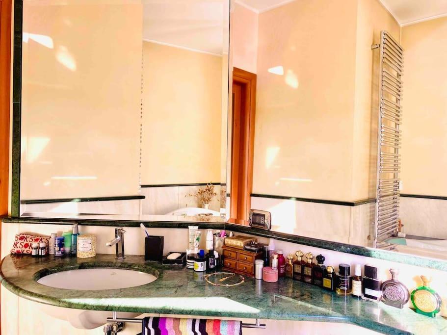 Artistic 2-bedroom condo