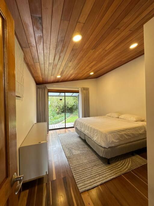 Refugio Monteverde house, privacy & ocean view!