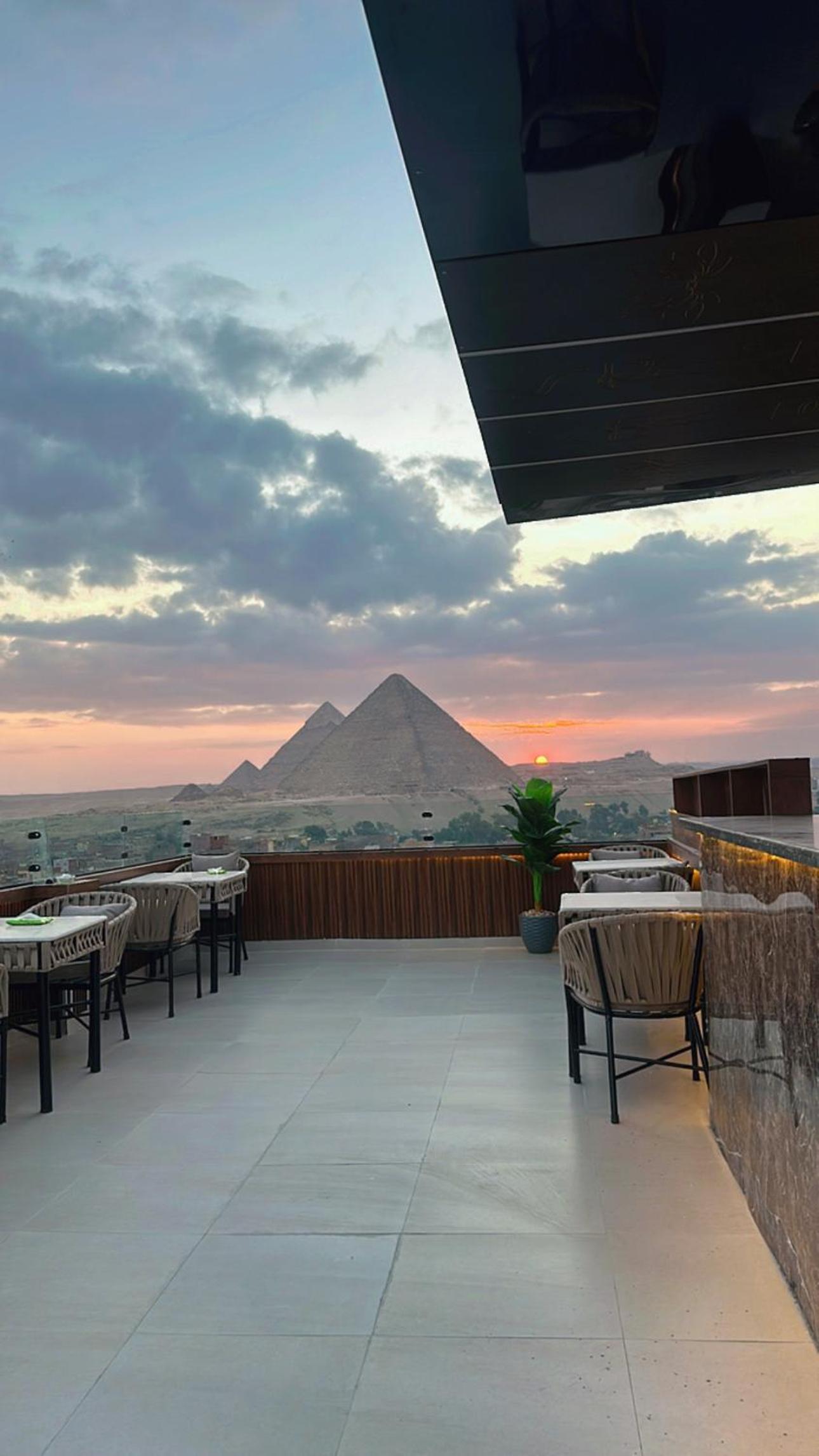 Crowne Pyramids View inn