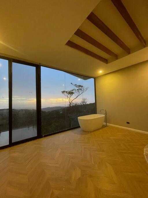 Luxury villa on the Cloud Forest Infinity Pool