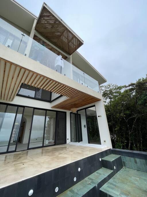 Luxury villa on the Cloud Forest Infinity Pool