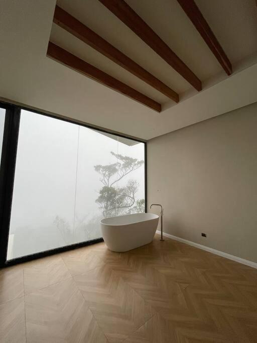 Luxury villa on the Cloud Forest Infinity Pool