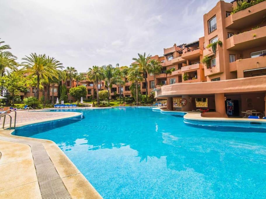OleHolidays Oasis Marbella junto a Puente Romano