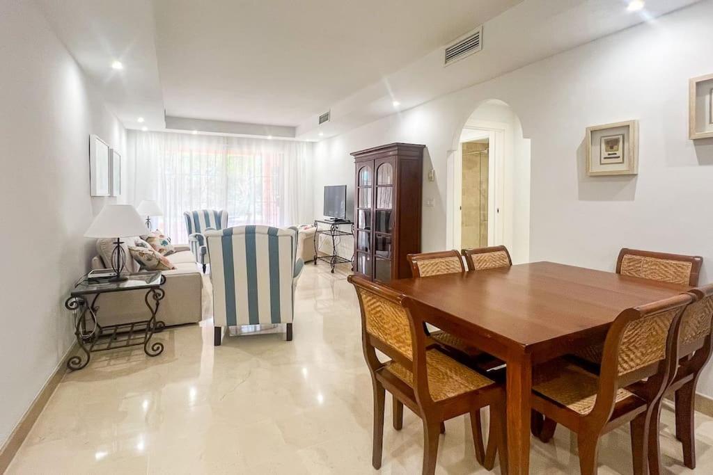 OleHolidays Oasis Marbella junto a Puente Romano