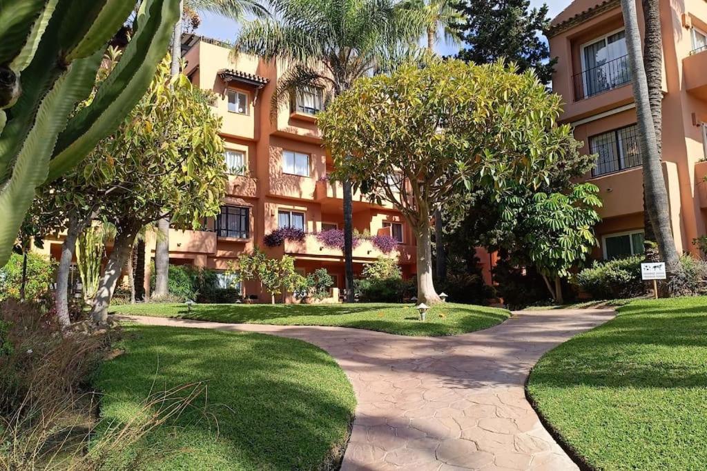 OleHolidays Oasis Marbella junto a Puente Romano