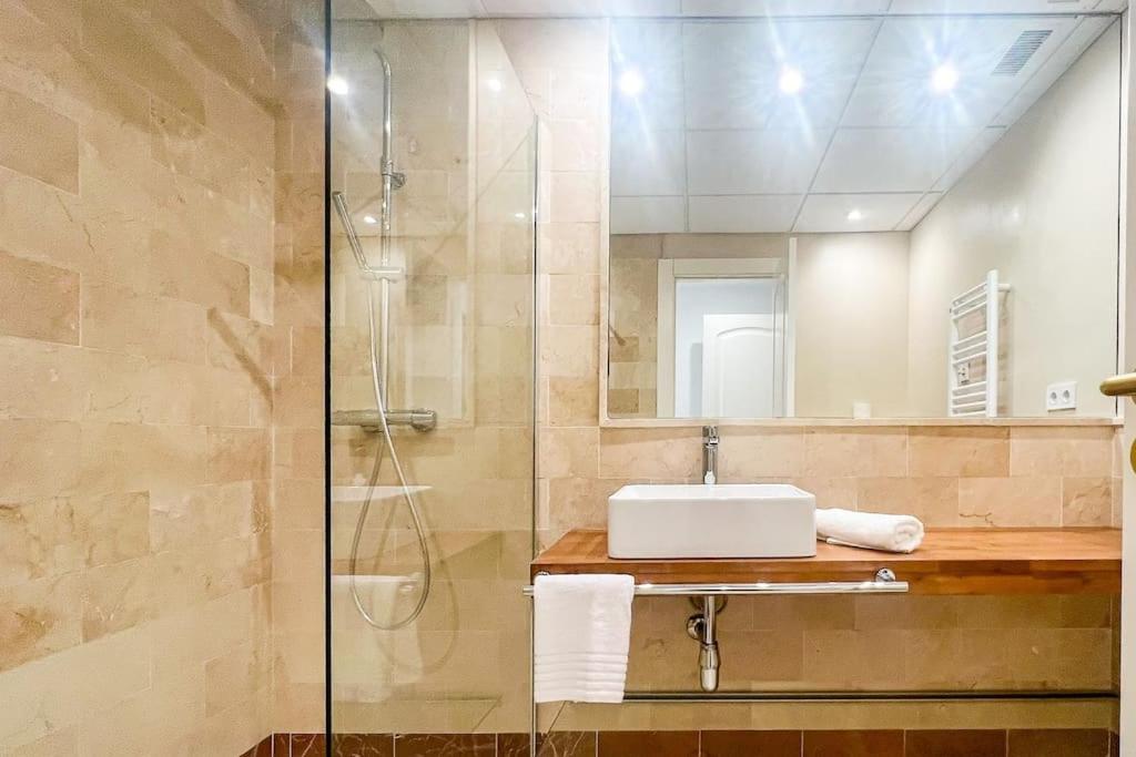OleHolidays Oasis Marbella junto a Puente Romano