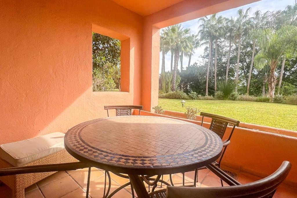 OleHolidays Oasis Marbella junto a Puente Romano