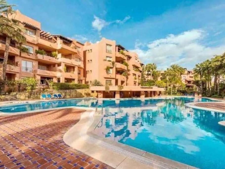 OleHolidays Oasis Marbella junto a Puente Romano