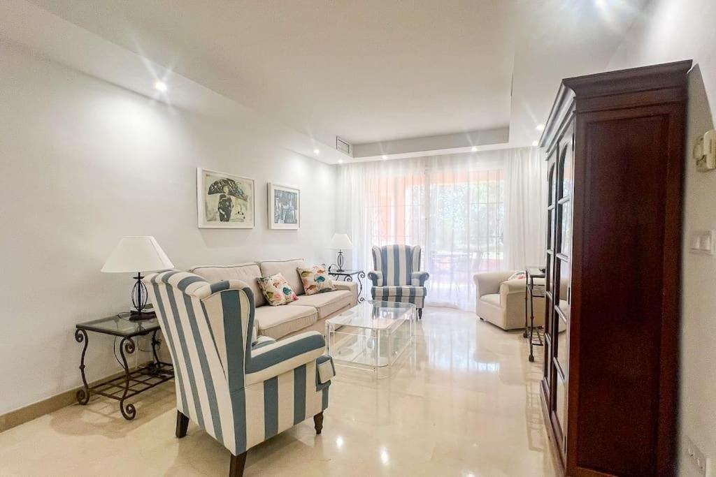 OleHolidays Oasis Marbella junto a Puente Romano