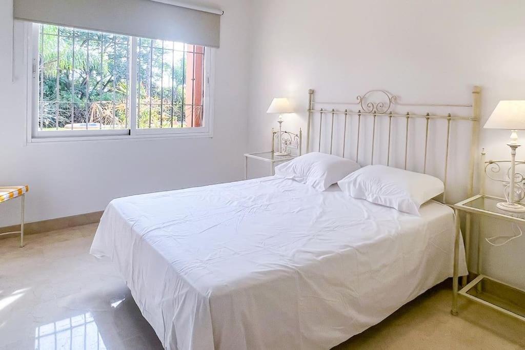 OleHolidays Oasis Marbella junto a Puente Romano