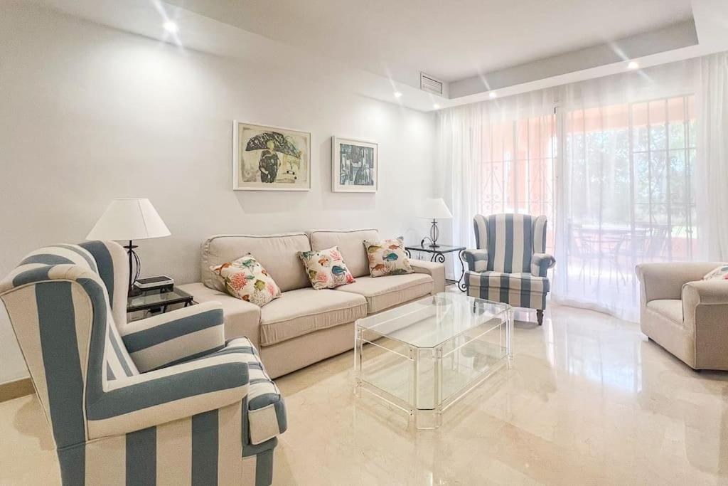 OleHolidays Oasis Marbella junto a Puente Romano