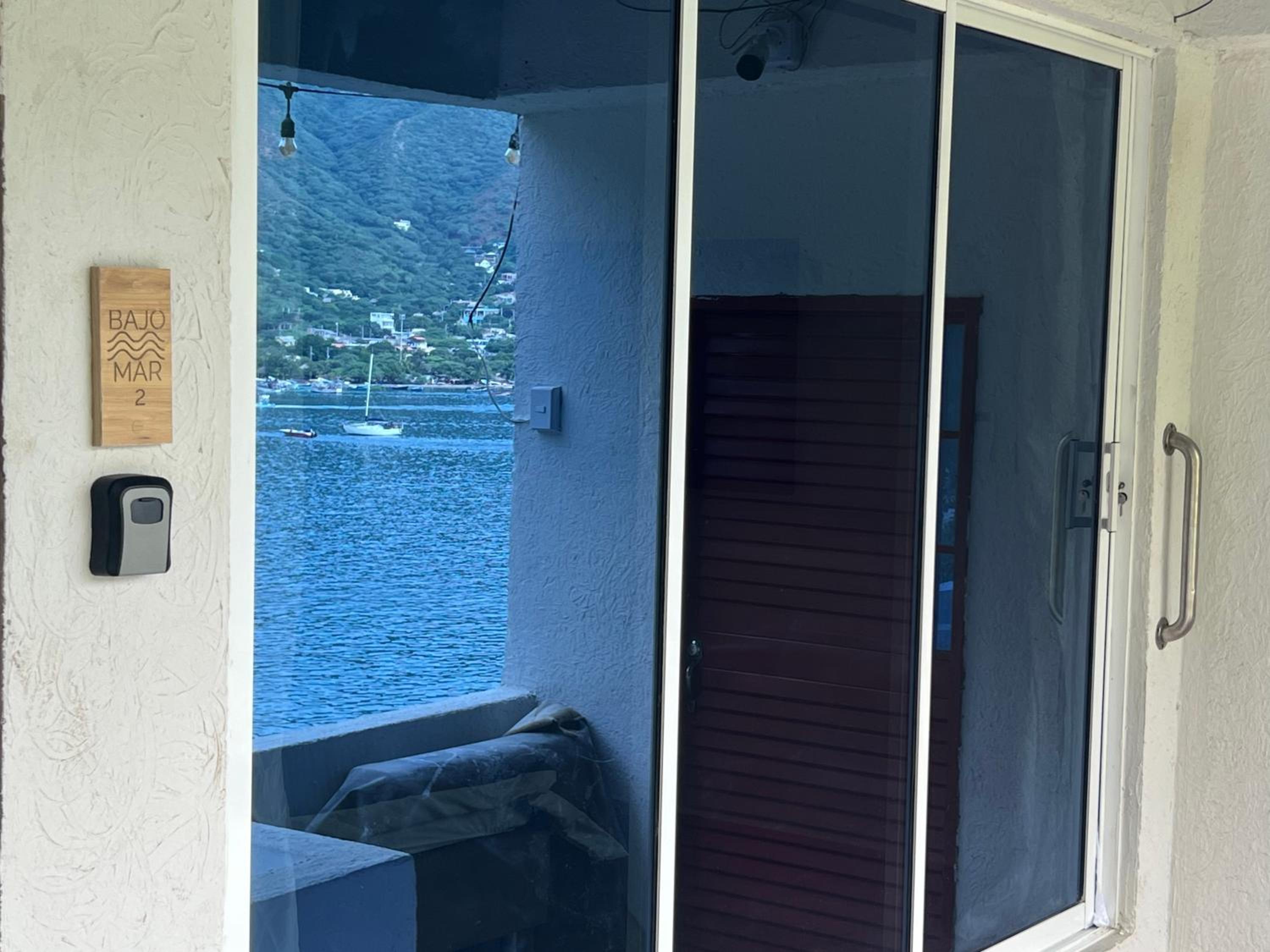 Bajo Mar Apartments Taganga, acceso privado a playa