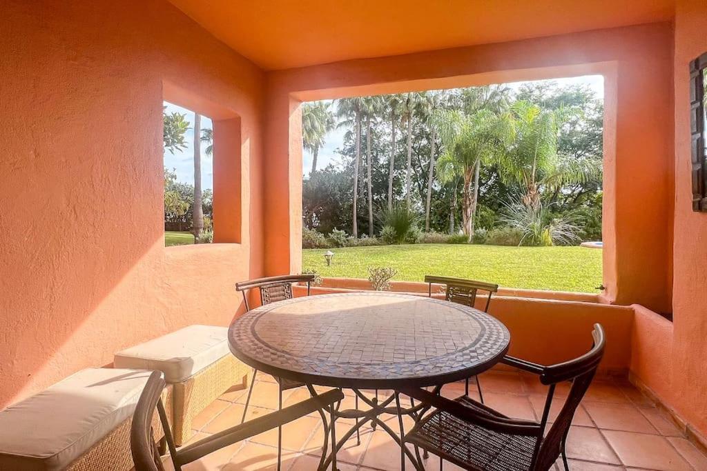 OleHolidays Oasis Marbella junto a Puente Romano