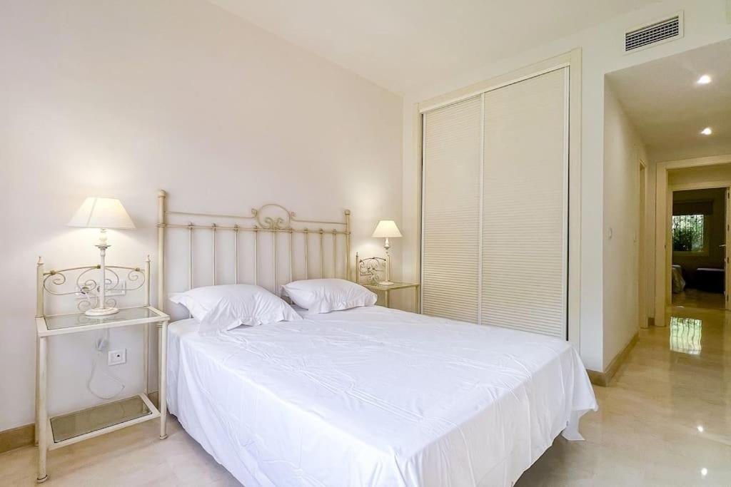 OleHolidays Oasis Marbella junto a Puente Romano