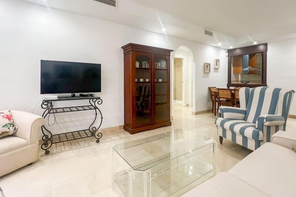 OleHolidays Oasis Marbella junto a Puente Romano