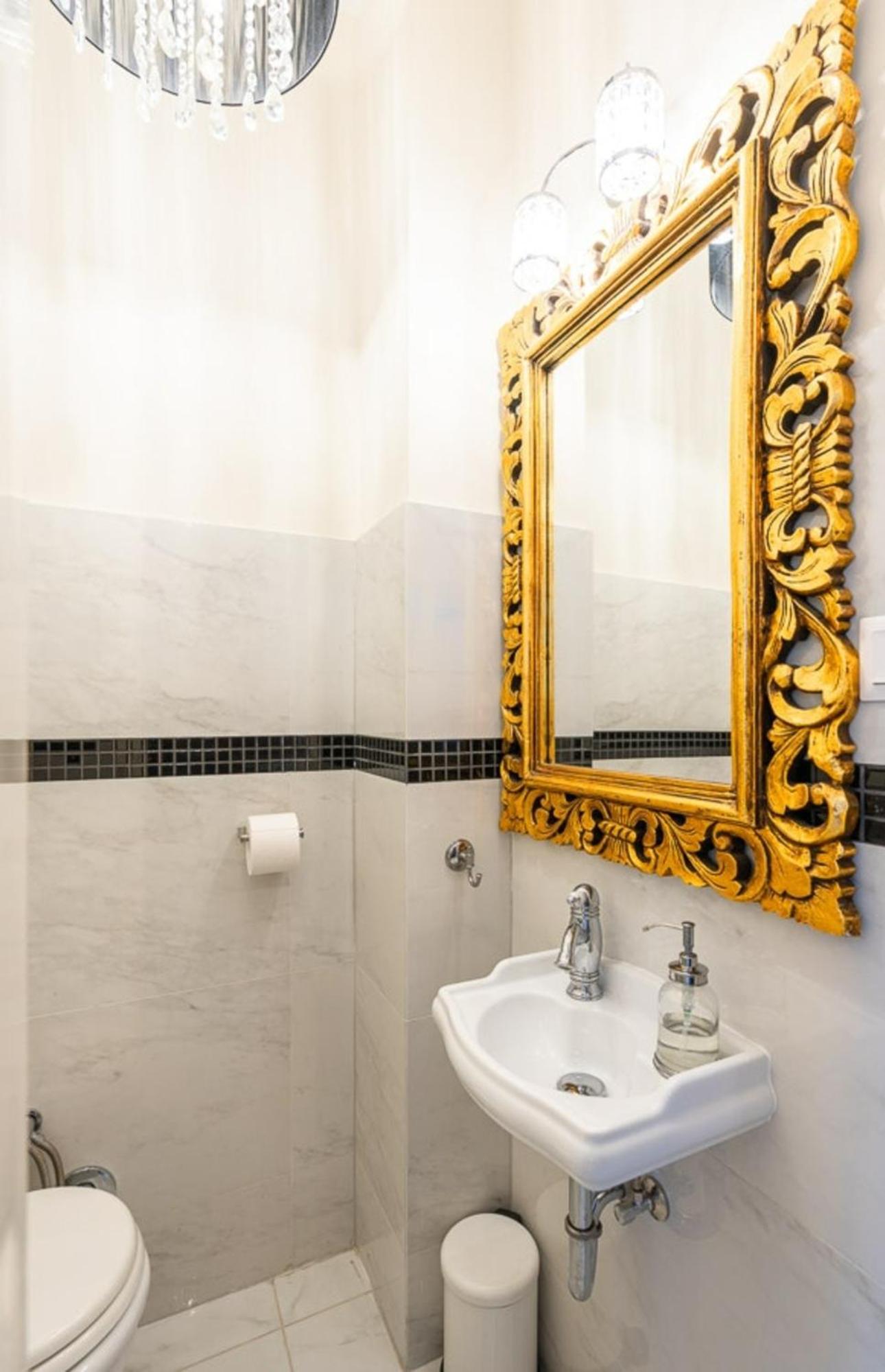 Magical Danube view in a spacious two bedroom suite next to Parliament