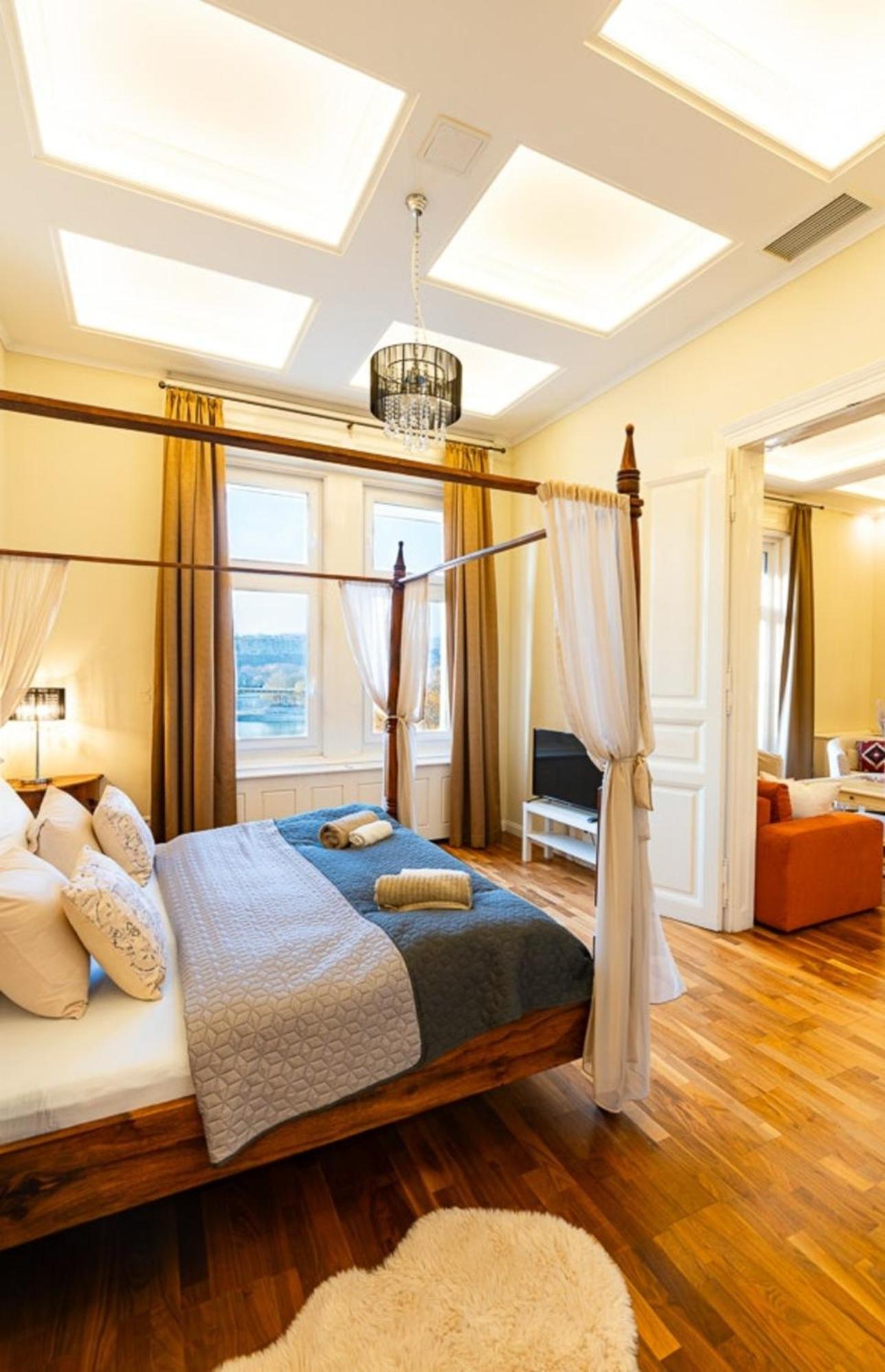 Magical Danube view in a spacious two bedroom suite next to Parliament