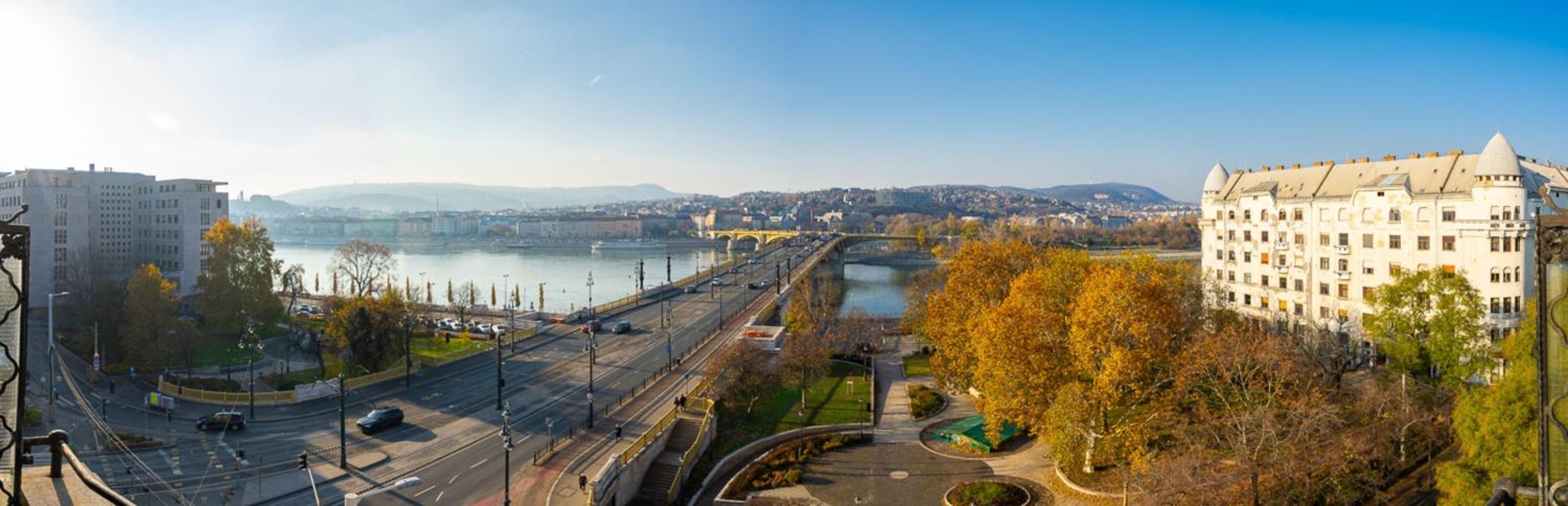 Magical Danube view in a spacious two bedroom suite next to Parliament