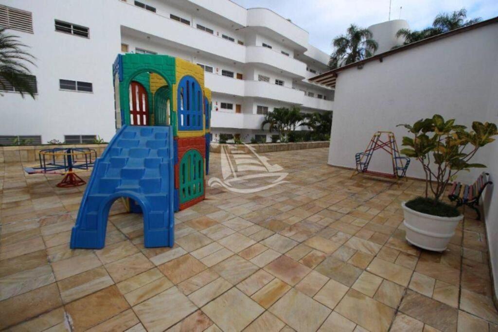 Apartamento a 100 metros da Praia da Enseada