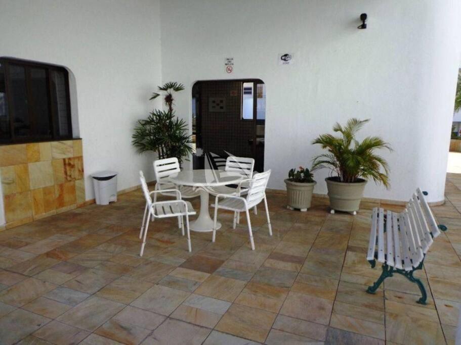 Apartamento a 100 metros da Praia da Enseada