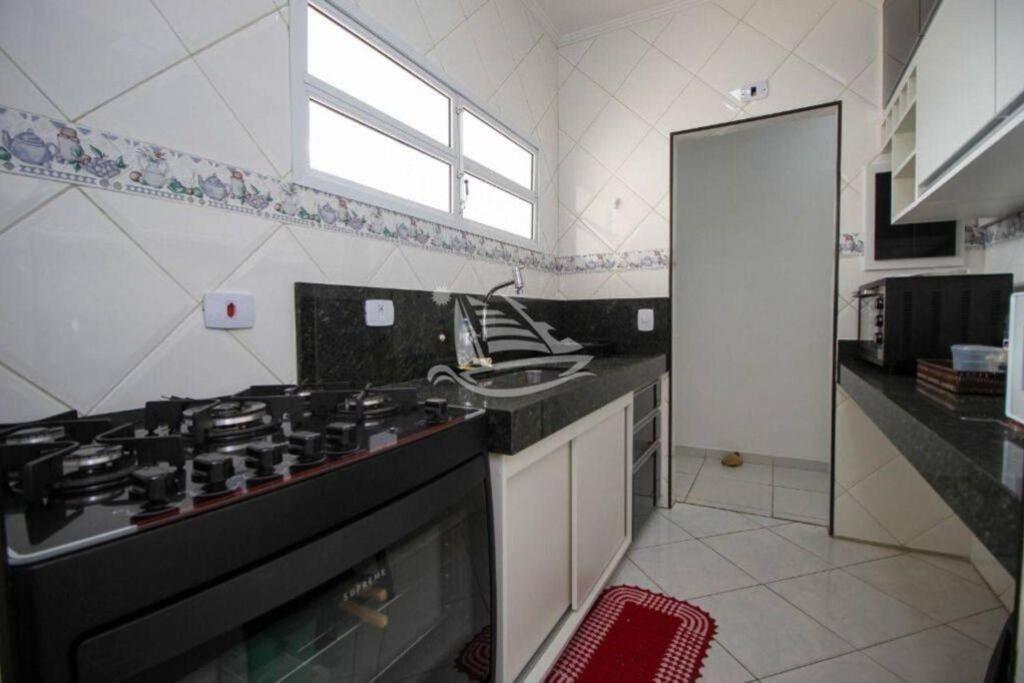 Apartamento a 100 metros da Praia da Enseada