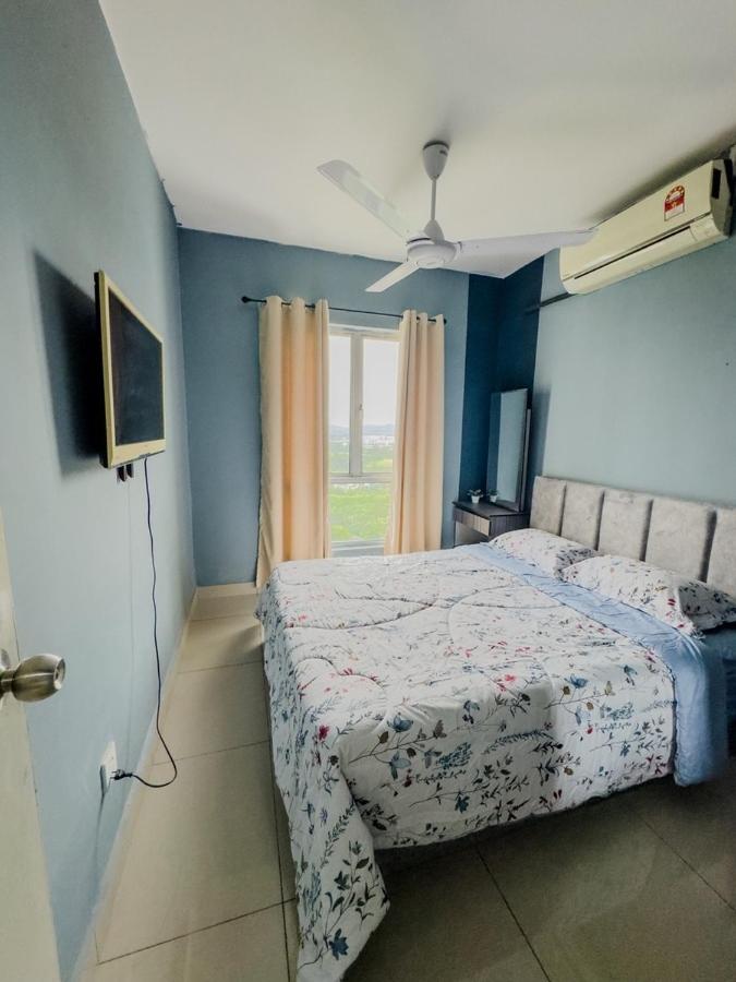Puncak Alam Cozy Blue Escape nearby UITM view 4