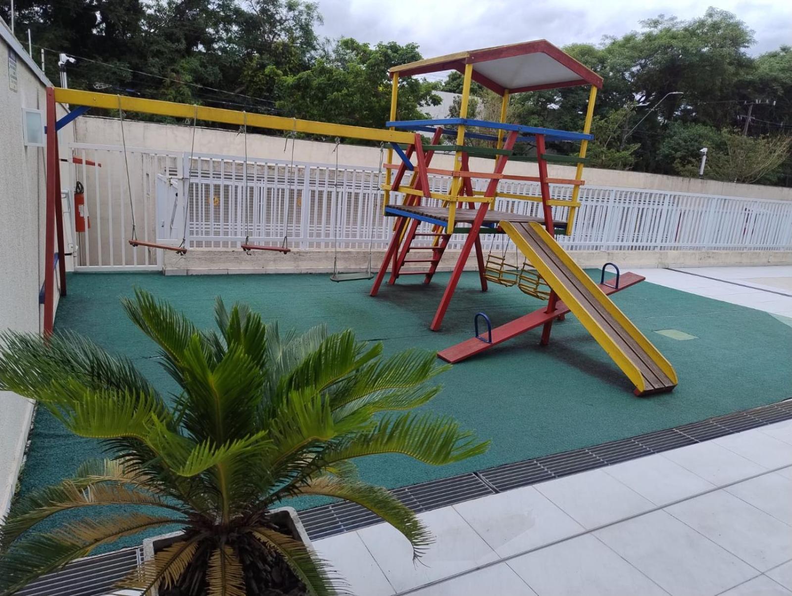 Apto club bem localizado em Ctba