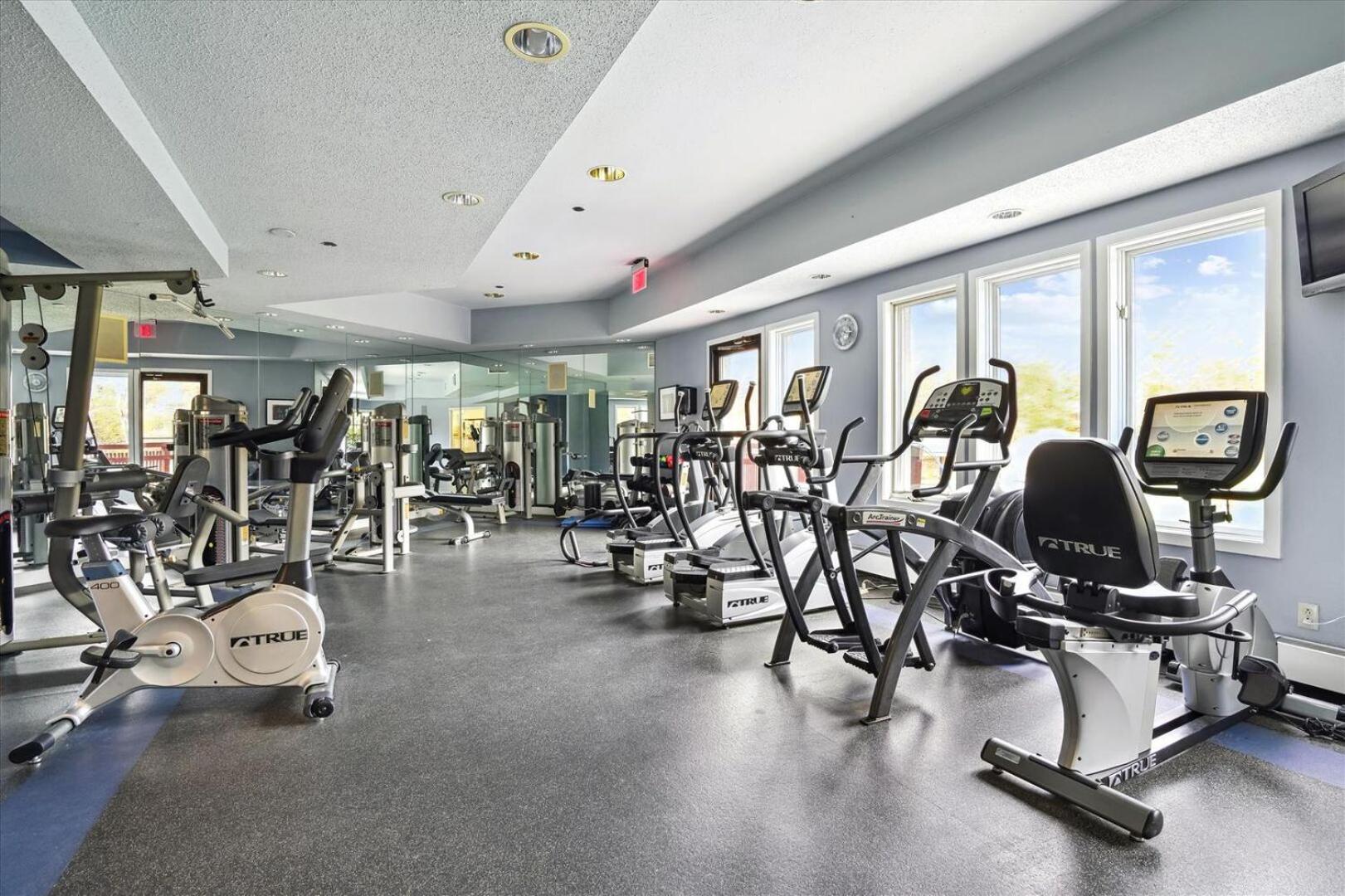 Ski on ski off, conveniently located, 2 bedroom condo with beautiful views, access to indoor pool Sunrise B3