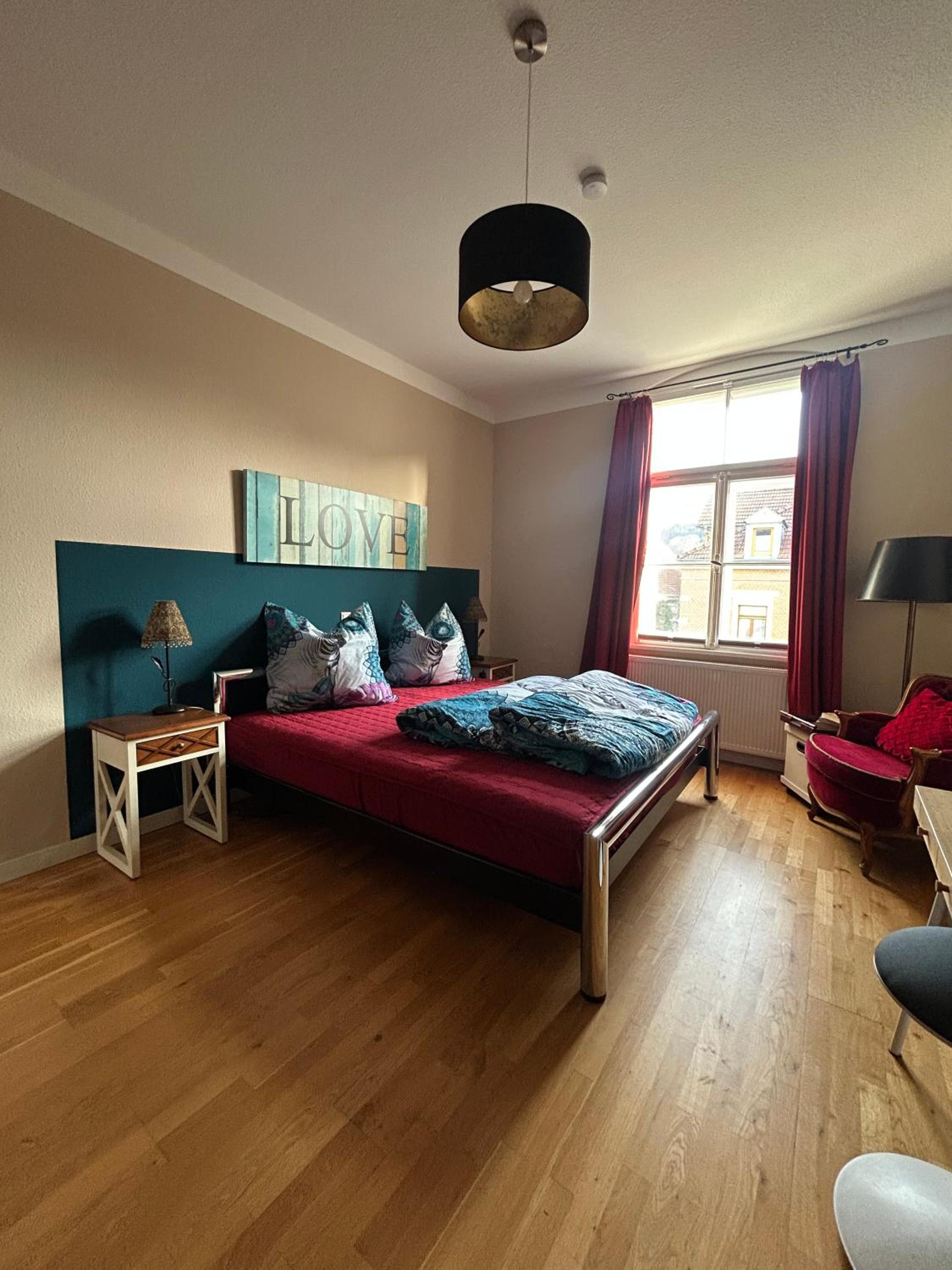 AAB Apartment 80qm mit 2 Schlafzimmern, Self-Check-in mit Wlan und gratis Parkplatz am Haus