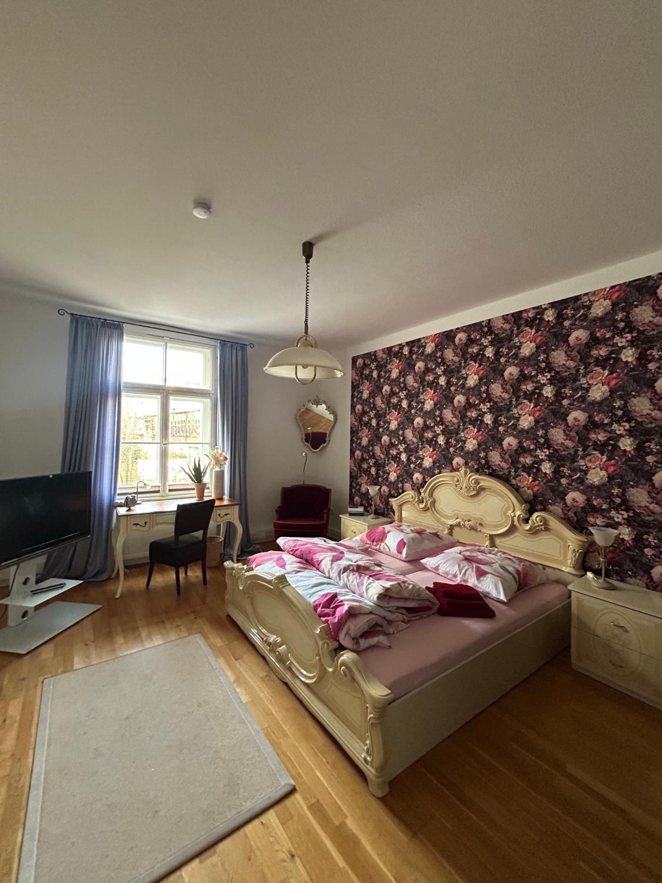 AAB Apartment 80qm mit 2 Schlafzimmern, Self-Check-in mit Wlan und gratis Parkplatz am Haus