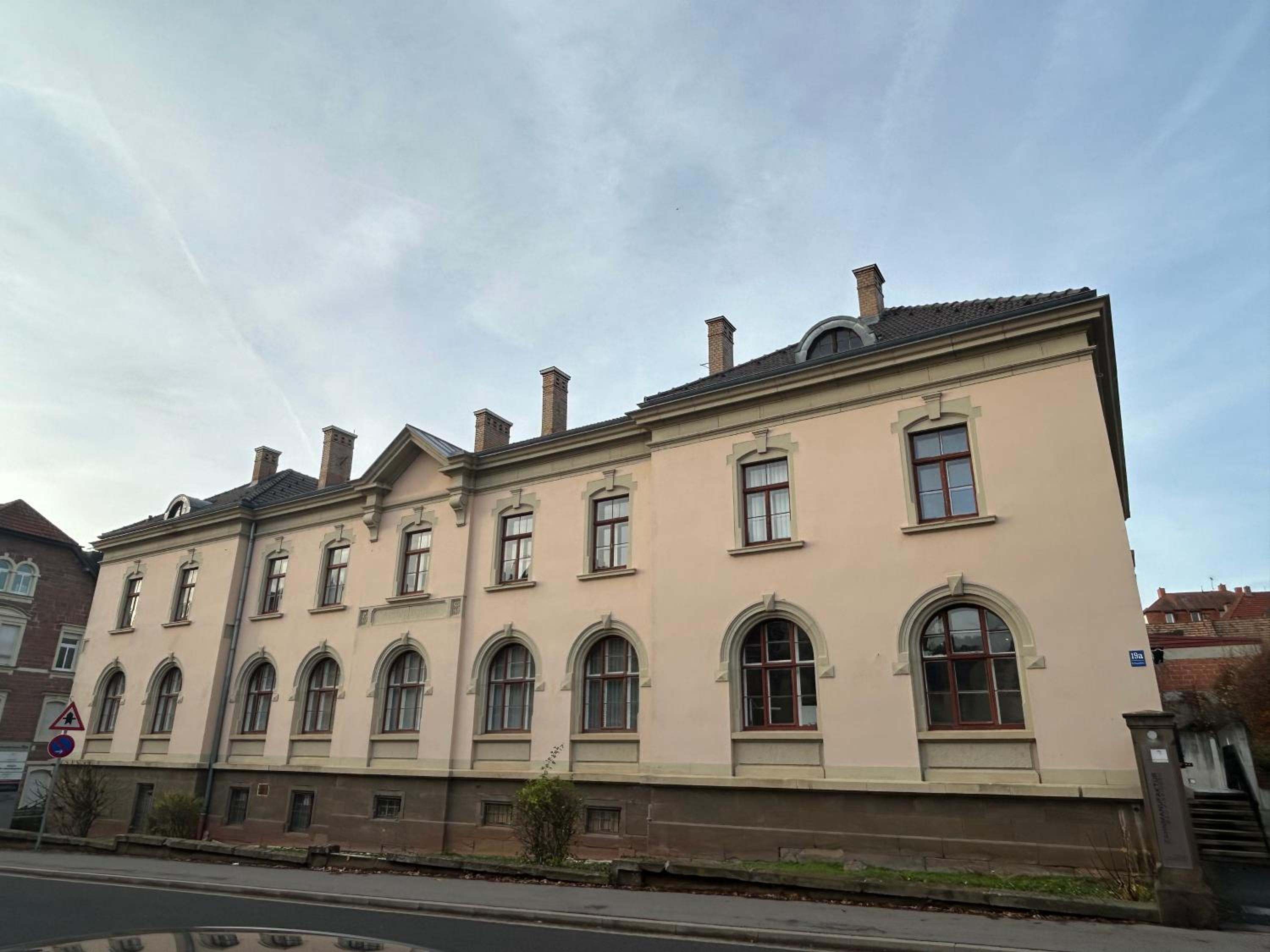 AAB Apartment 80qm mit 2 Schlafzimmern, Self-Check-in mit Wlan und gratis Parkplatz am Haus