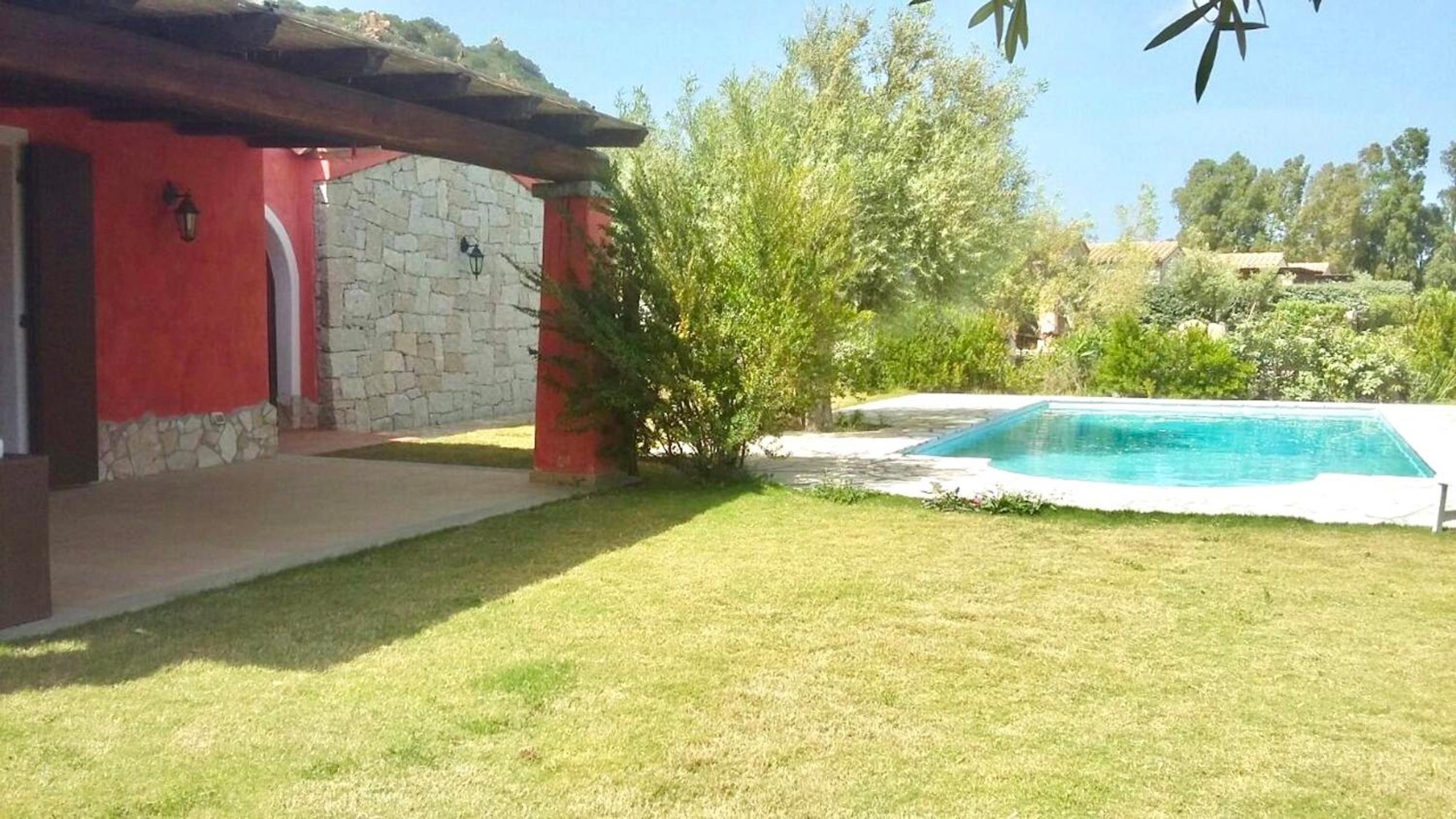 Villas with private pool in Costa Rei just 500 meters from the sea photo 3