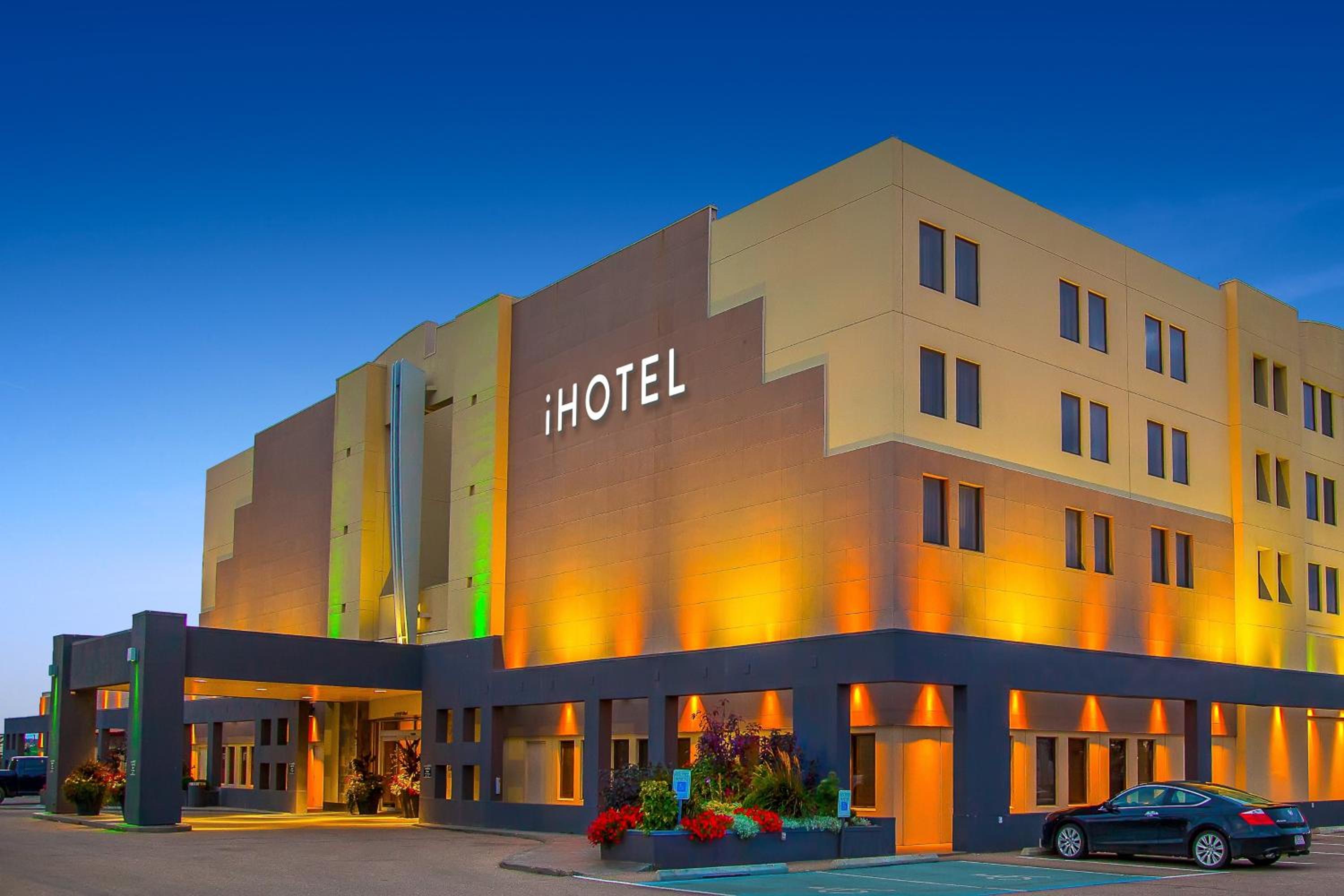 Red Deer Vacations - iHotel and Conference Centre Red Deer formerly Radisson - Property Image 1