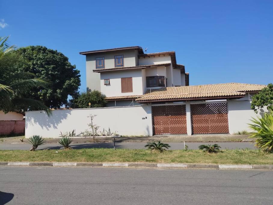 Lindo Sobrado com piscina no bairro do Indaia lado praia