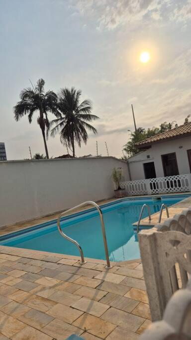 Lindo Sobrado com piscina no bairro do Indaia lado praia
