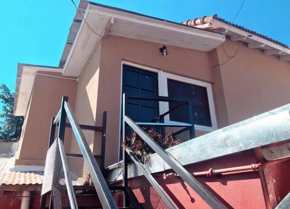 Apart El Altillo, loft ambientes abiertos 6 pax en Cataratas pileta compartida