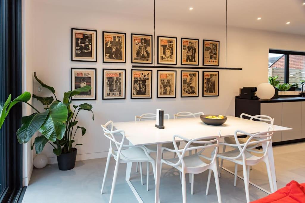 The Bowie is a David Bowie themed Smart House view 2