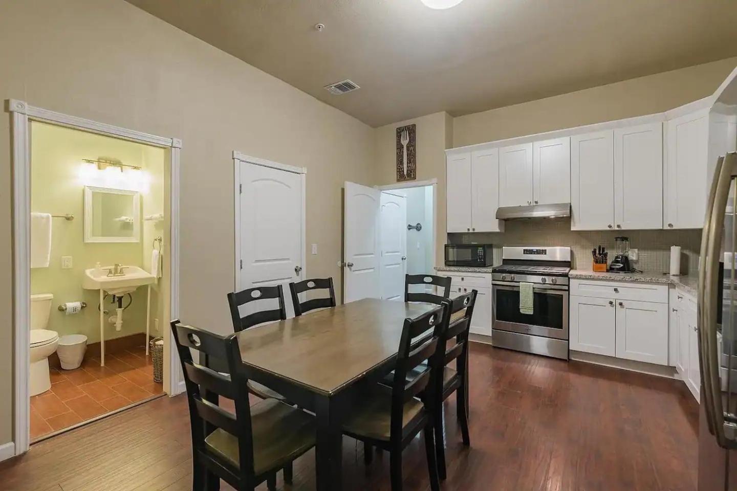 Private Rooms in San Antonio Home 5 mins to downtown view 2